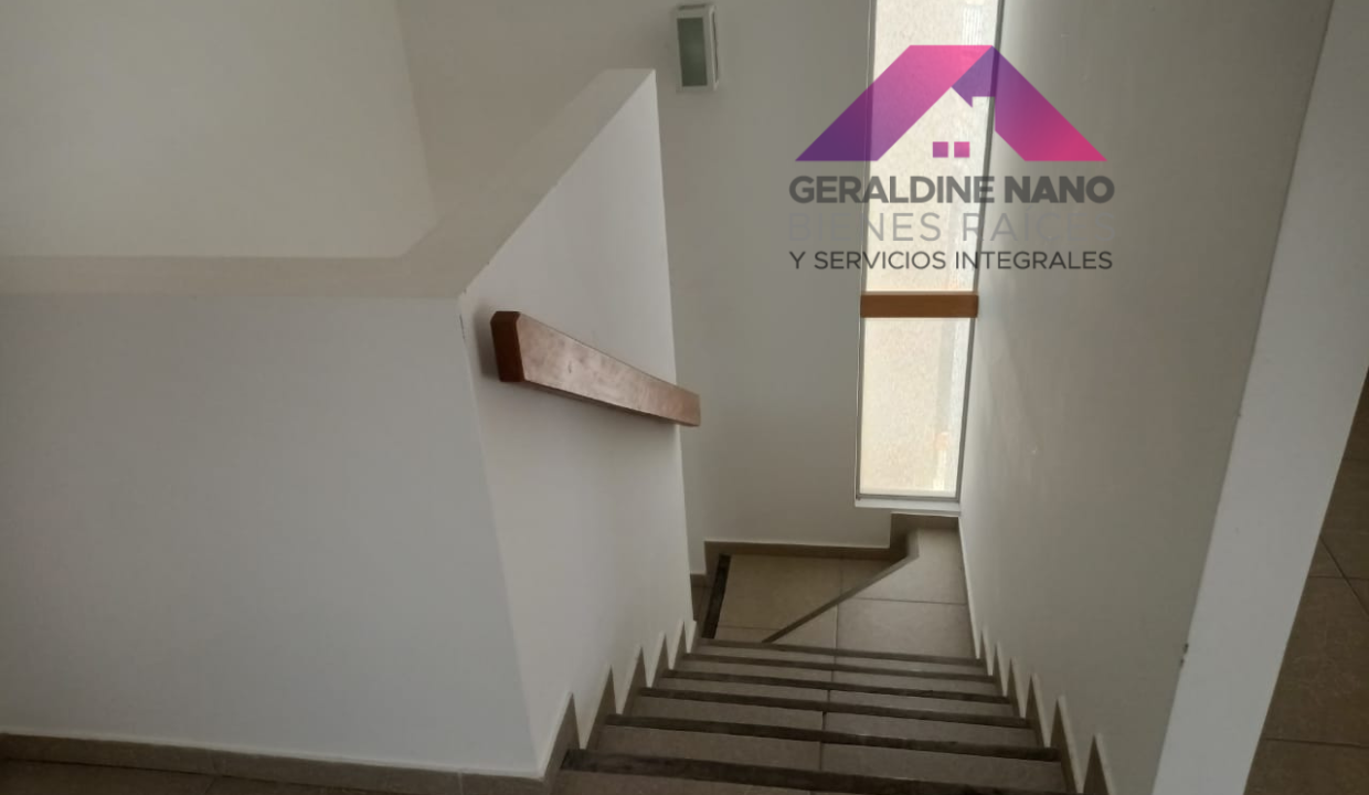 11 Escaleras al 3er. piso