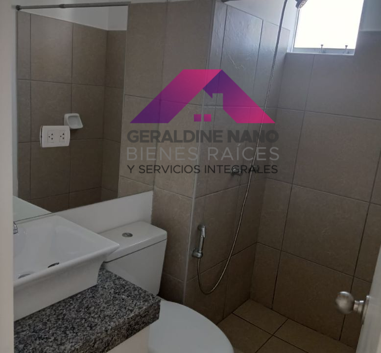 17 Baño Completo de Visita