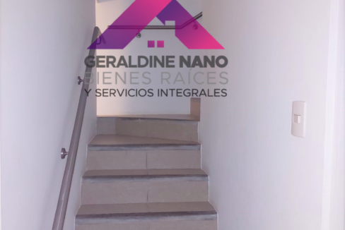 8 Escaleras al 2do. piso