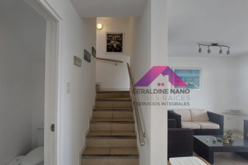 13 Escaleras al 2do. piso