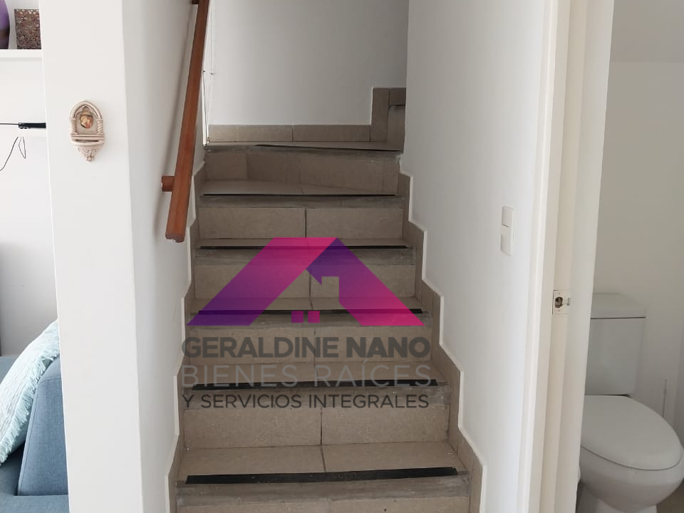 17 Escaleras al 2do. piso