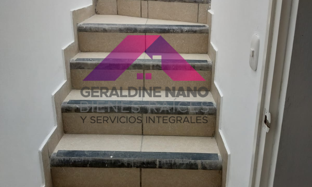 31 Escaleras al 3er. piso
