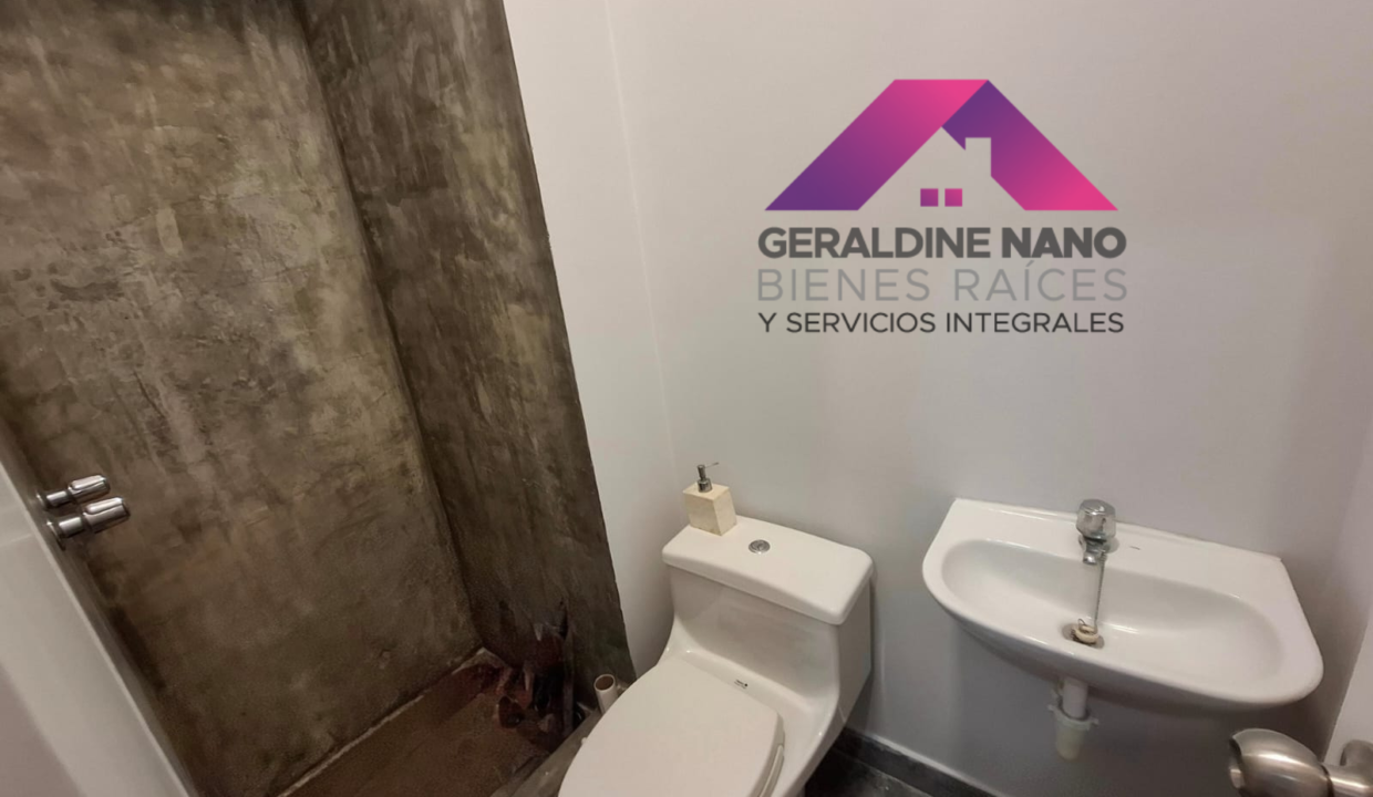 32 Baño de Servicio