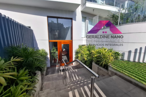 40 Ingreso al Edificio