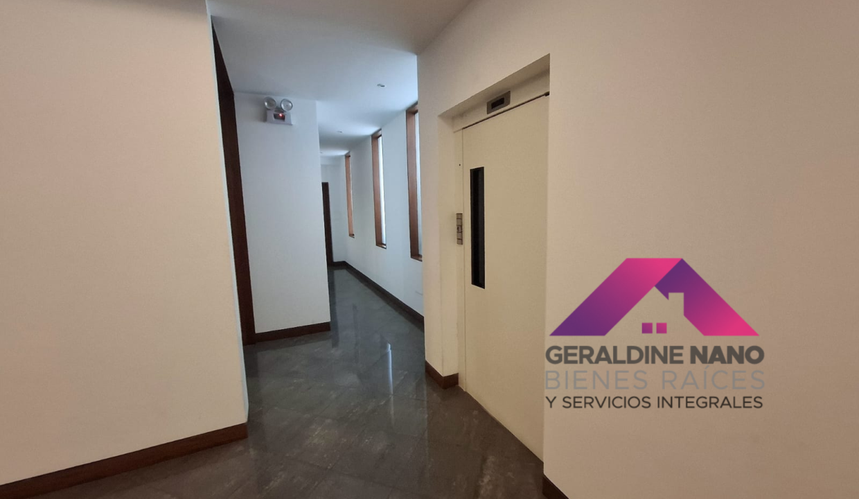 43 Pasadizo de Ingreso al Ascensor