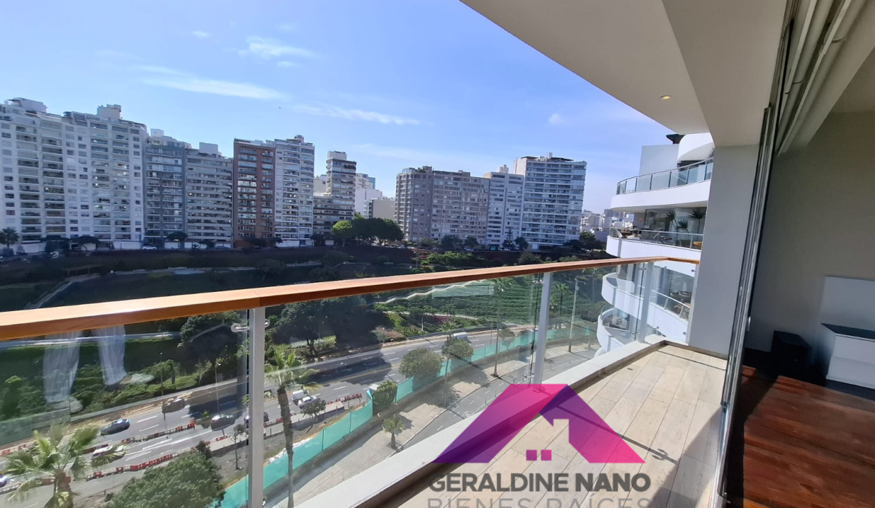 8 Balcón amplio